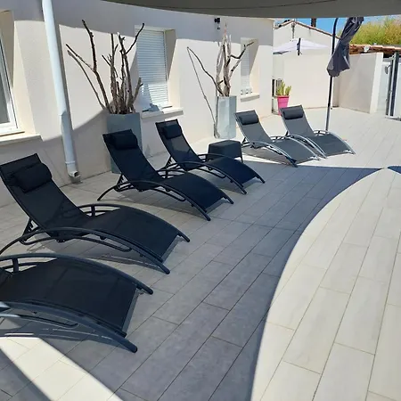 6 Personnes Piscine Chauffee *